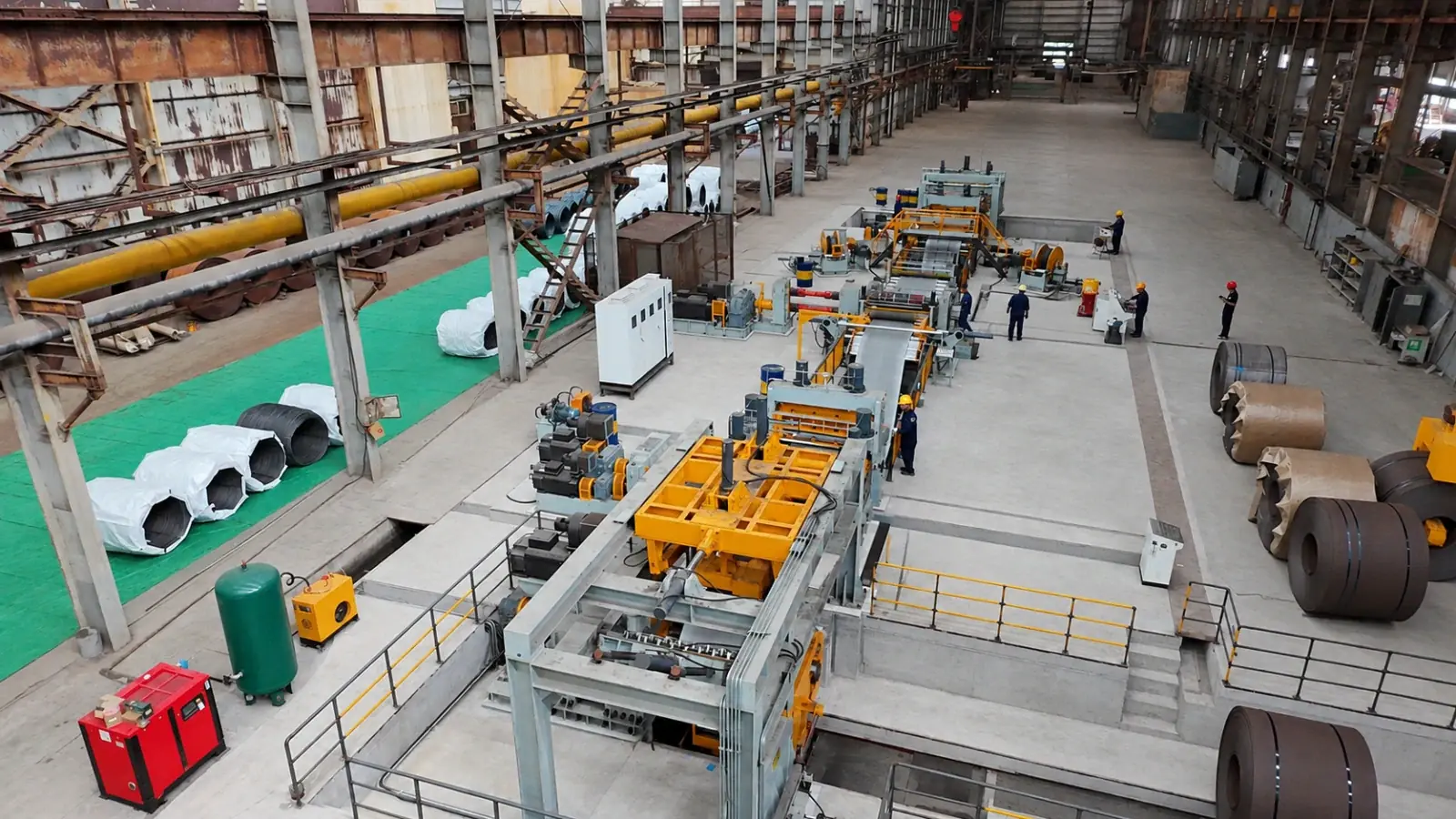 Línea de corte transversal de lámina laminada en caliente 30 mm × 2200 mm — foto real XIONGJIN